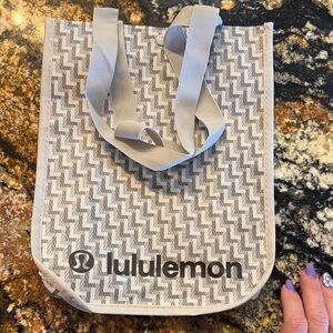 LULULEMON NEW Cream and Gray Patterned Tote